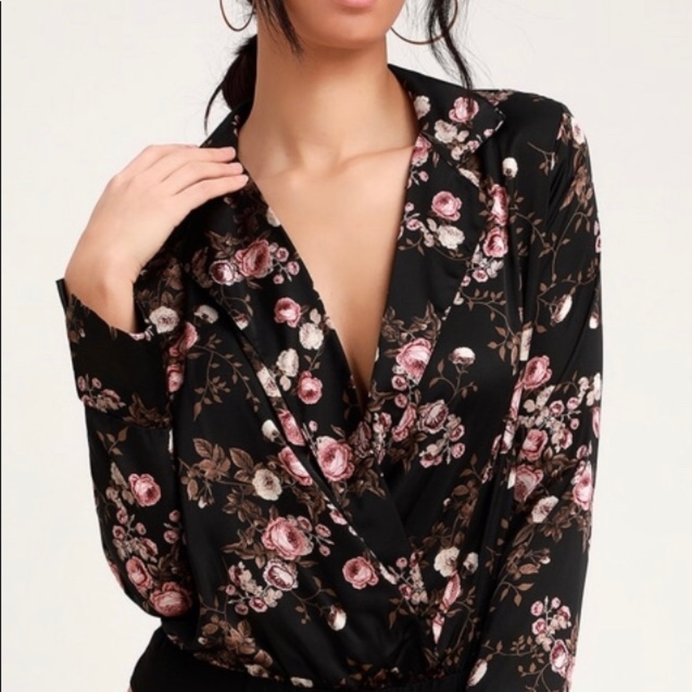 Lulu’s NWOT 💕Black mauve pink satin sexy low cut bodysuit
